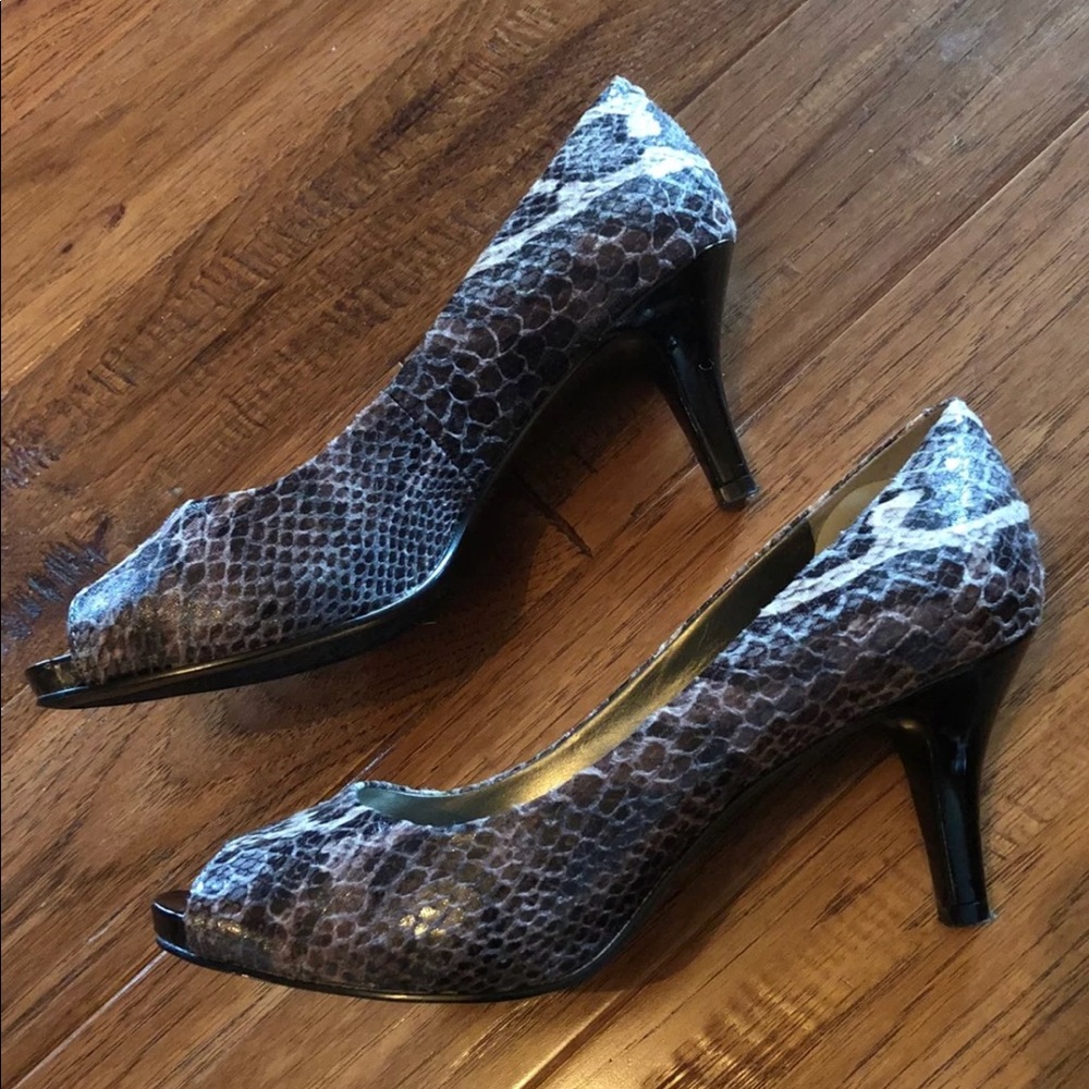 Bandalino Python heels